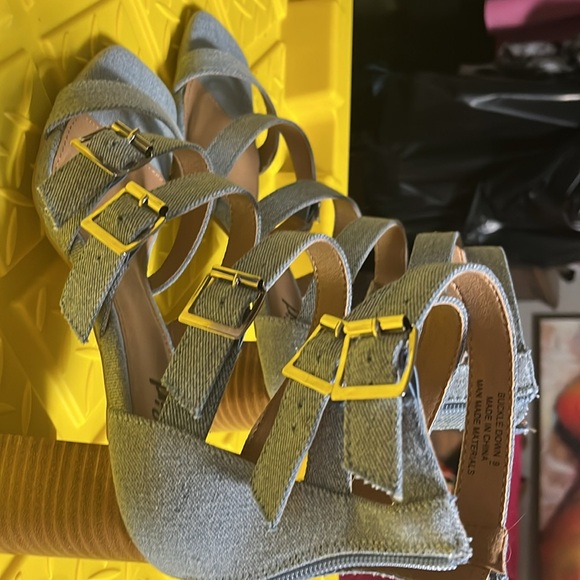 Denim buckle up, high healed sandals - Picture 2 of 6